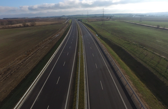 {Generalna Dyrekcja Dróg Krajowych i Autostrad podpisała umowy na wykonanie dokumentacji obwodnicy Pisza oraz północnej obwodnicy Olsztyna.}